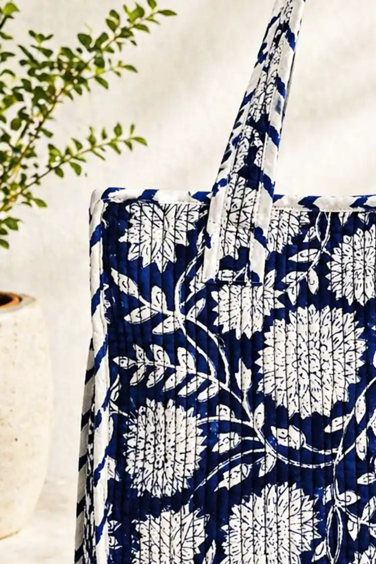 Arth-wali Handblock Indigo Bloom Quilted Lunch Bag - Image 3
